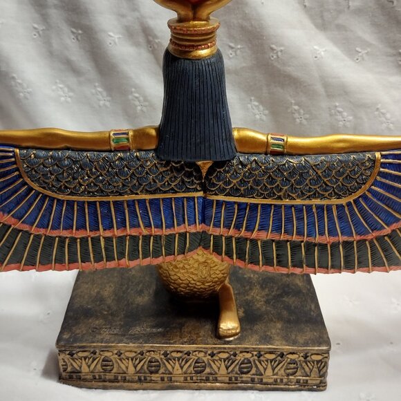 🎬 Ancient Egyptian Goddess Isis Open Wings Statue - Picture 6 of 9